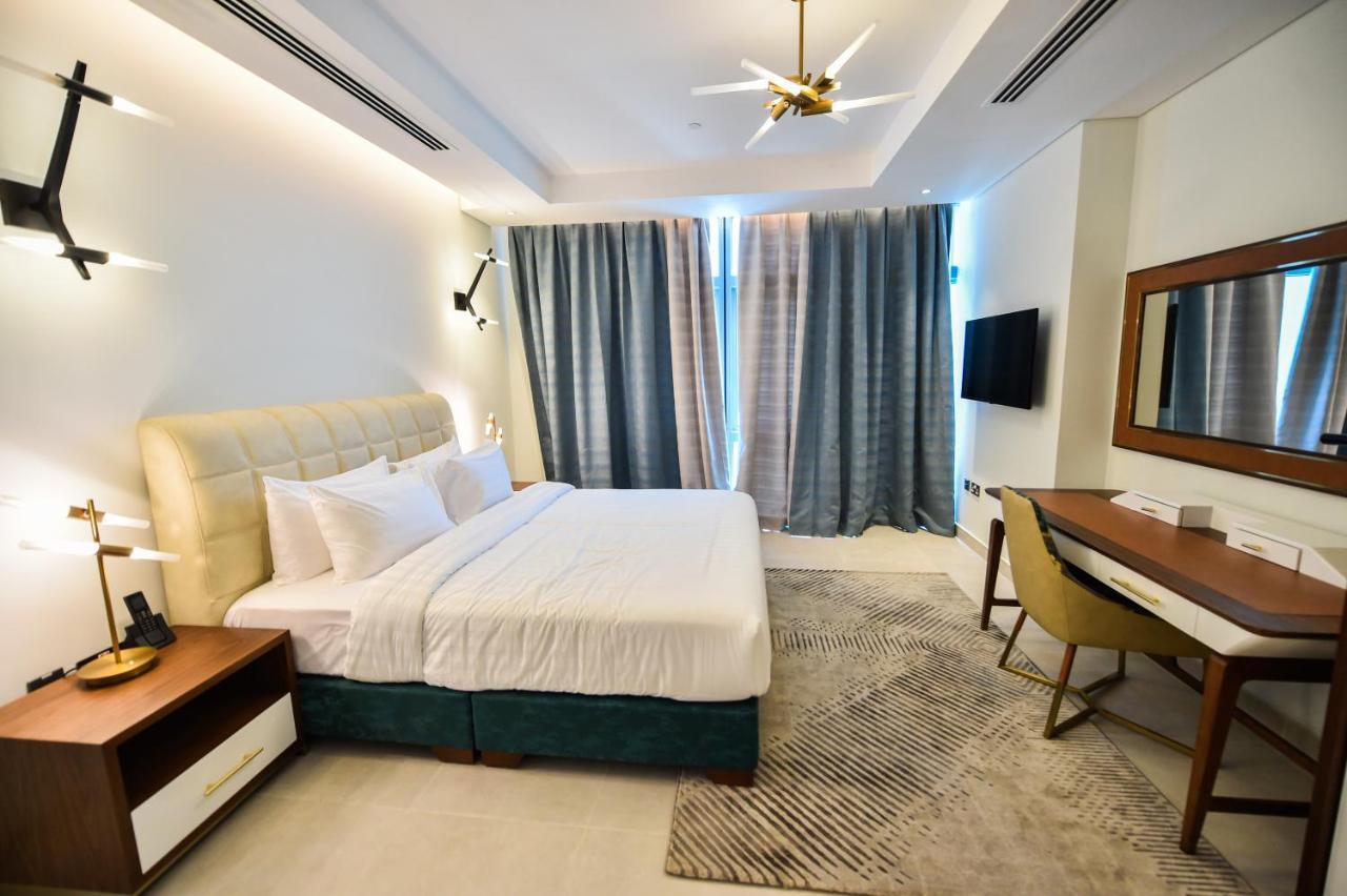 Waterfront Hotel 5*
